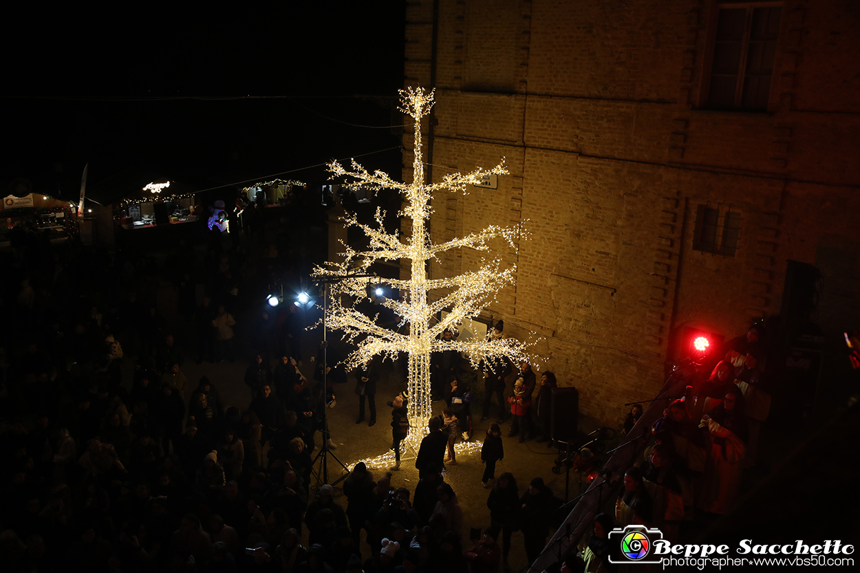 VBS_4440 -  Il Magico Paese di Natale 2024 - Spettacolo di Inaugurazione a Govone.jpg